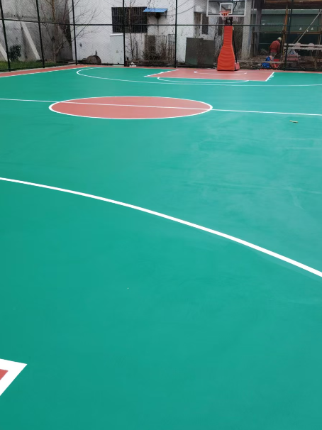 吴江 球场长期使用易出现地面开裂